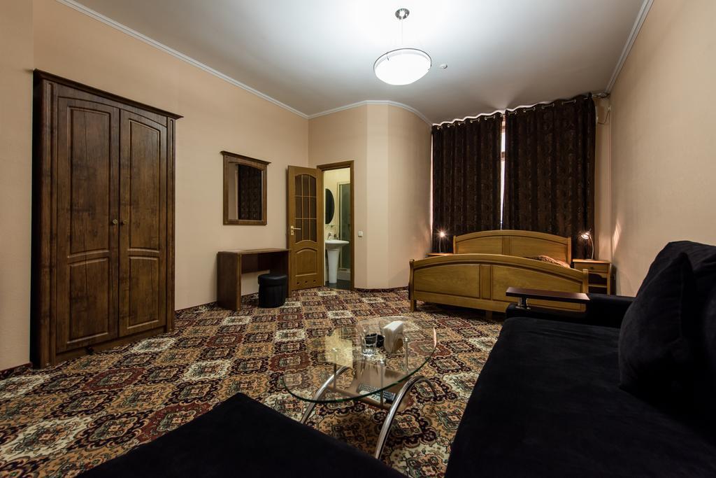 Premium Hotel Çernivtsi Oda fotoğraf