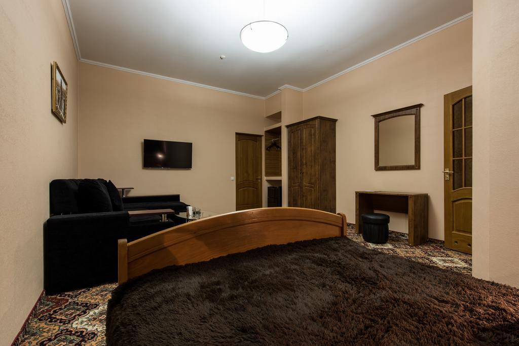 Premium Hotel Çernivtsi Oda fotoğraf