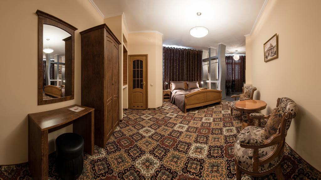 Premium Hotel Çernivtsi Oda fotoğraf