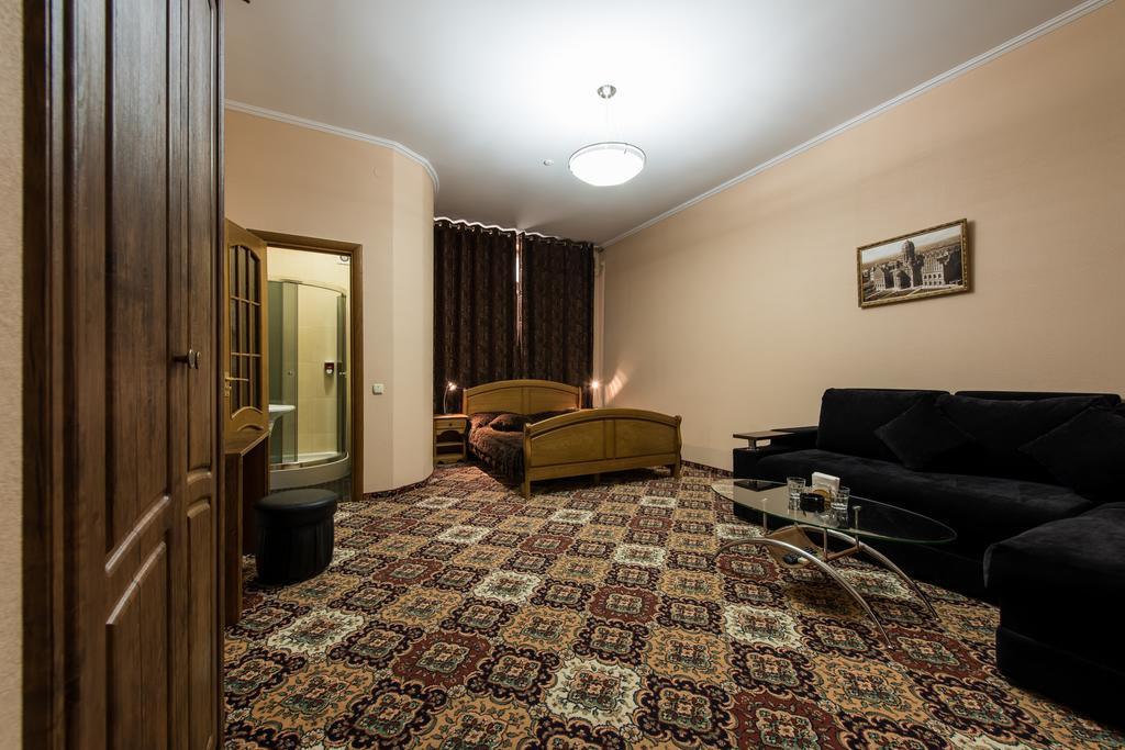 Premium Hotel Çernivtsi Oda fotoğraf