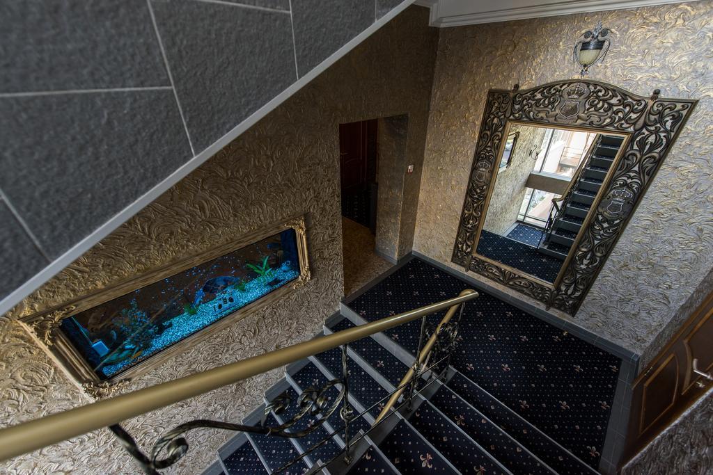 Premium Hotel Çernivtsi Dış mekan fotoğraf