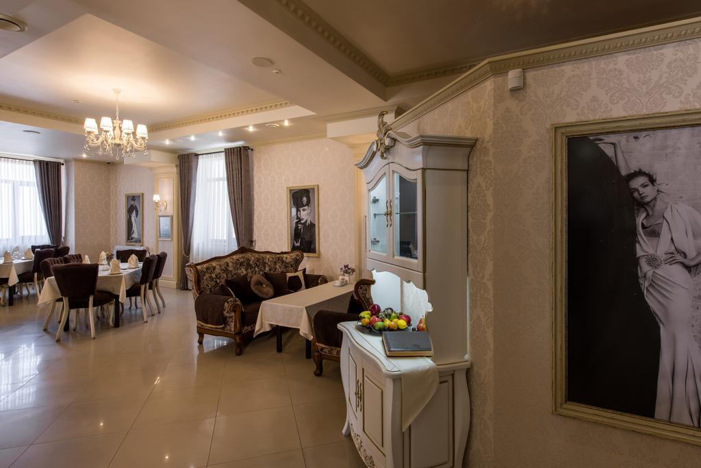 Premium Hotel Çernivtsi Dış mekan fotoğraf