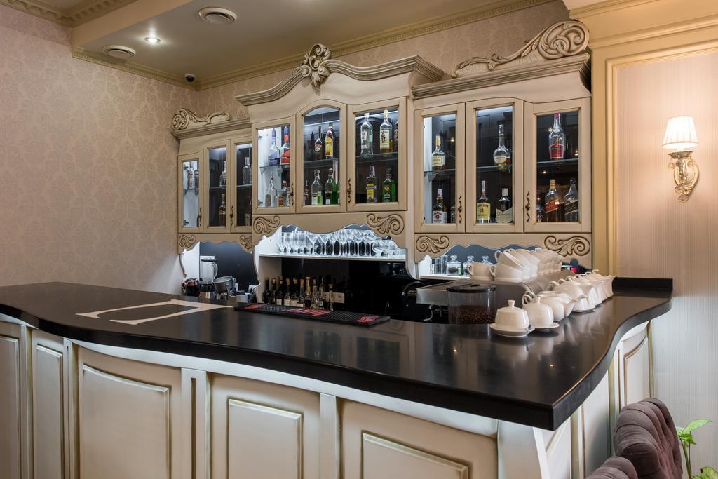 Premium Hotel Çernivtsi Dış mekan fotoğraf