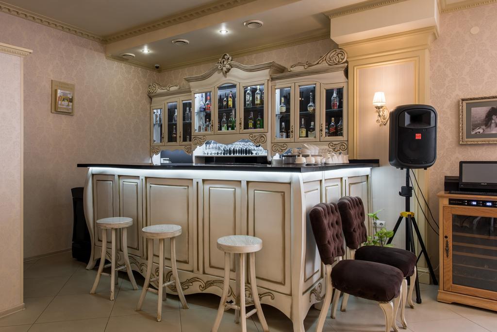 Premium Hotel Çernivtsi Dış mekan fotoğraf