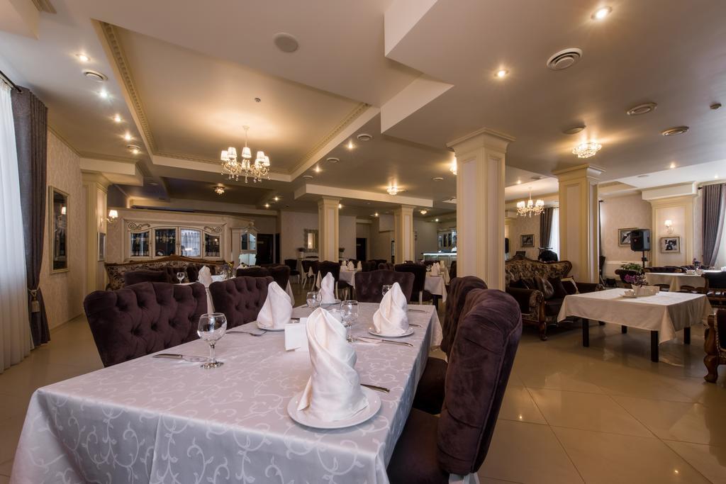 Premium Hotel Çernivtsi Dış mekan fotoğraf
