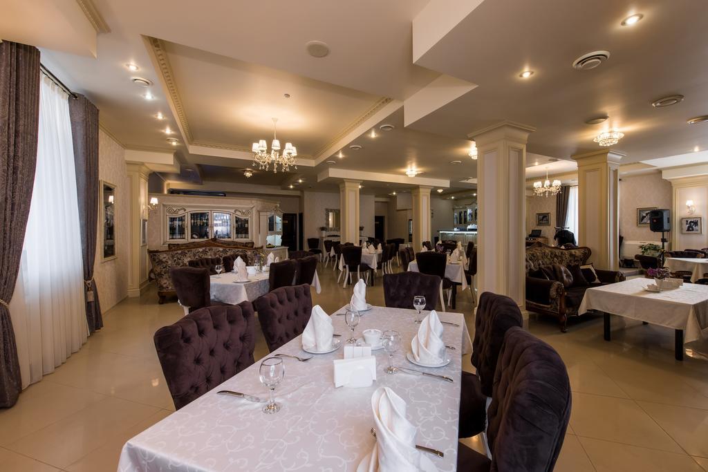 Premium Hotel Çernivtsi Dış mekan fotoğraf