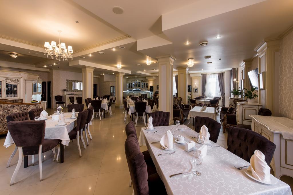 Premium Hotel Çernivtsi Dış mekan fotoğraf