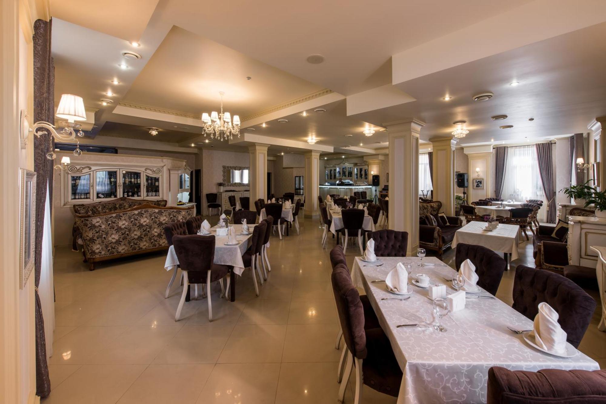 Premium Hotel Çernivtsi Dış mekan fotoğraf