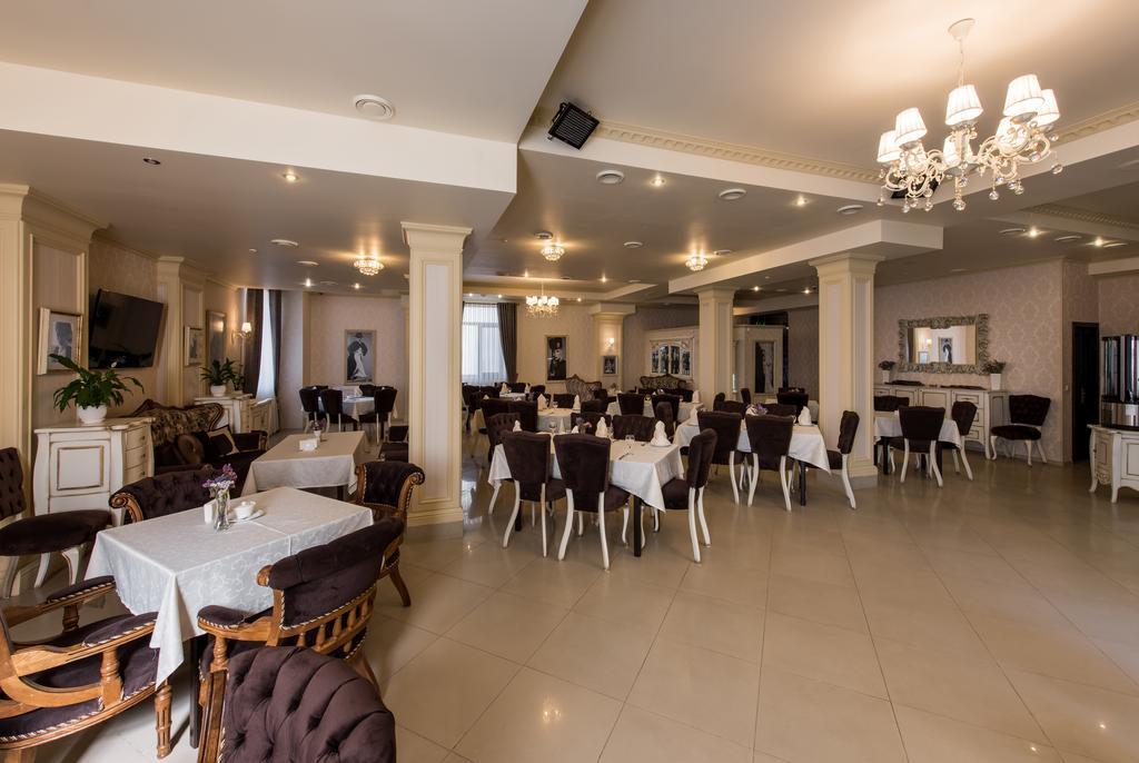 Premium Hotel Çernivtsi Dış mekan fotoğraf