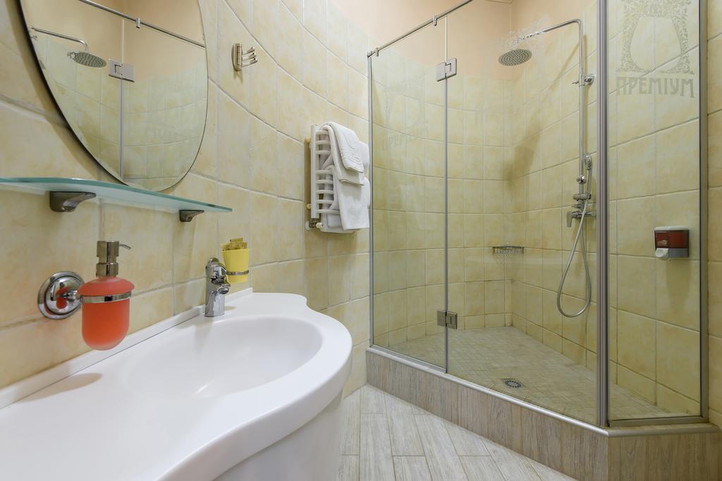 Premium Hotel Çernivtsi Dış mekan fotoğraf