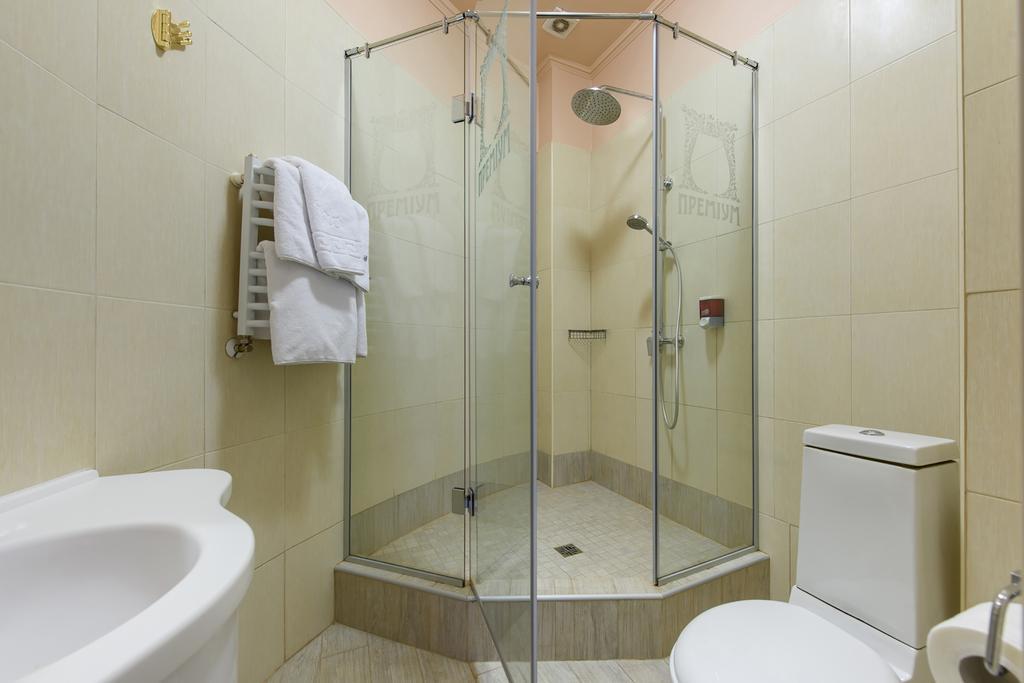 Premium Hotel Çernivtsi Oda fotoğraf