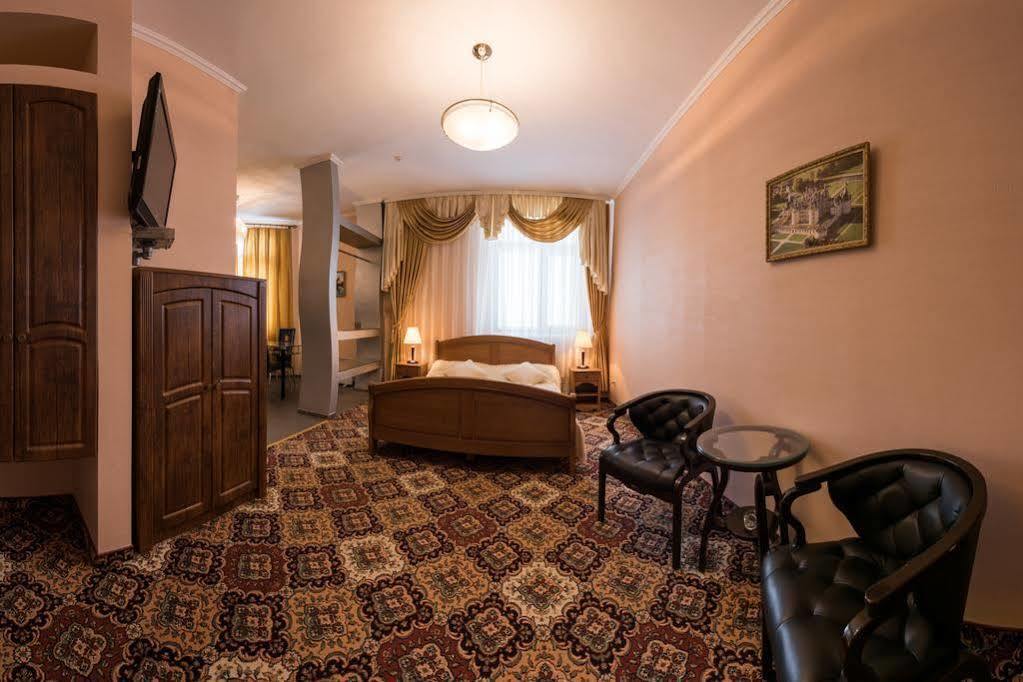 Premium Hotel Çernivtsi Dış mekan fotoğraf