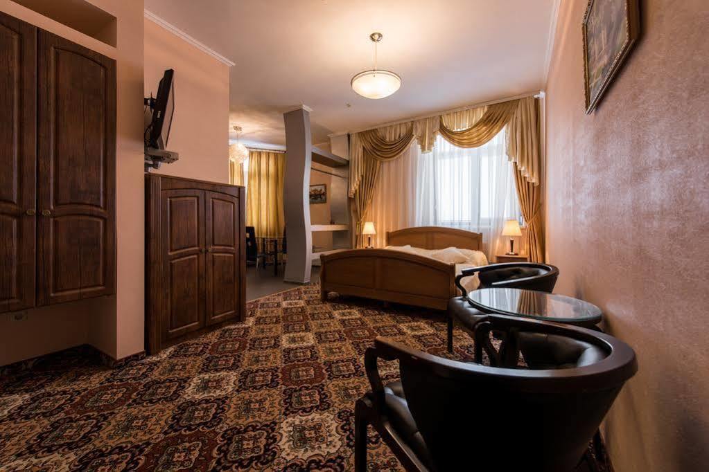 Premium Hotel Çernivtsi Dış mekan fotoğraf